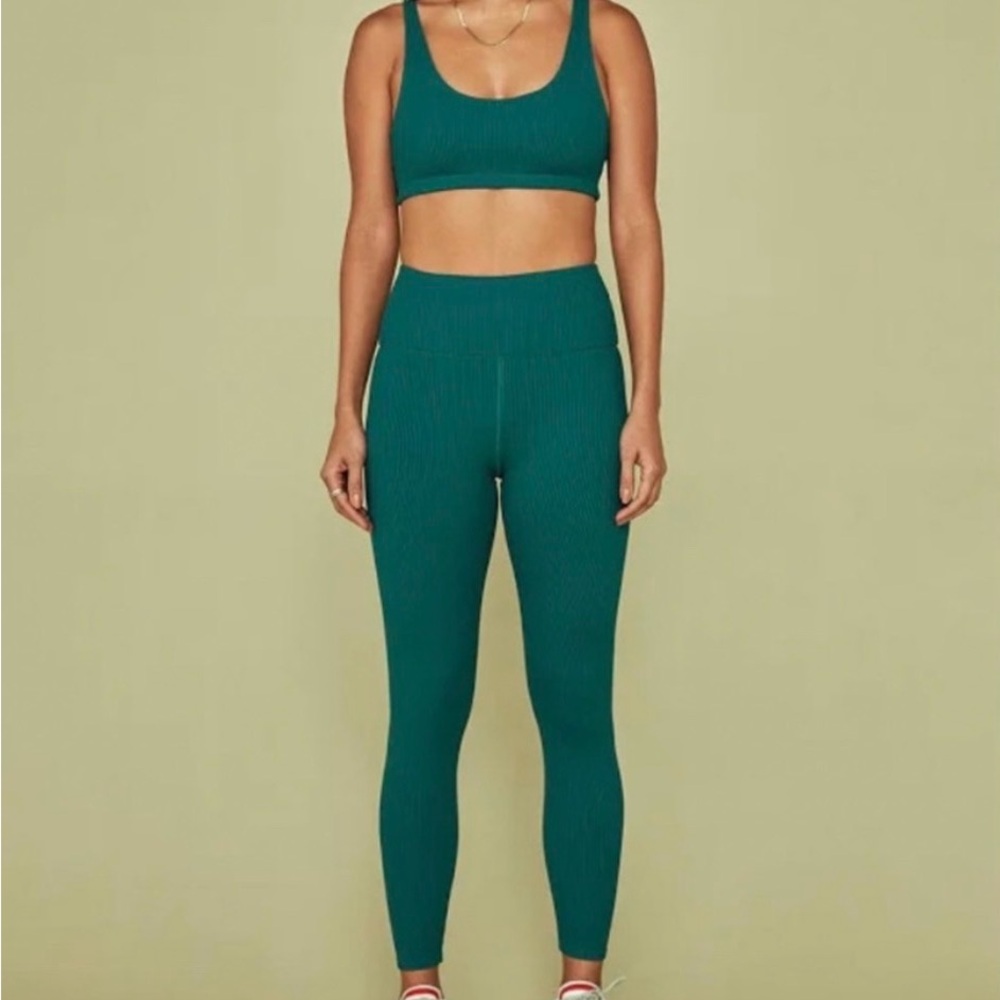 Carbon38 Green Ribbed 3/4 Length Leggings